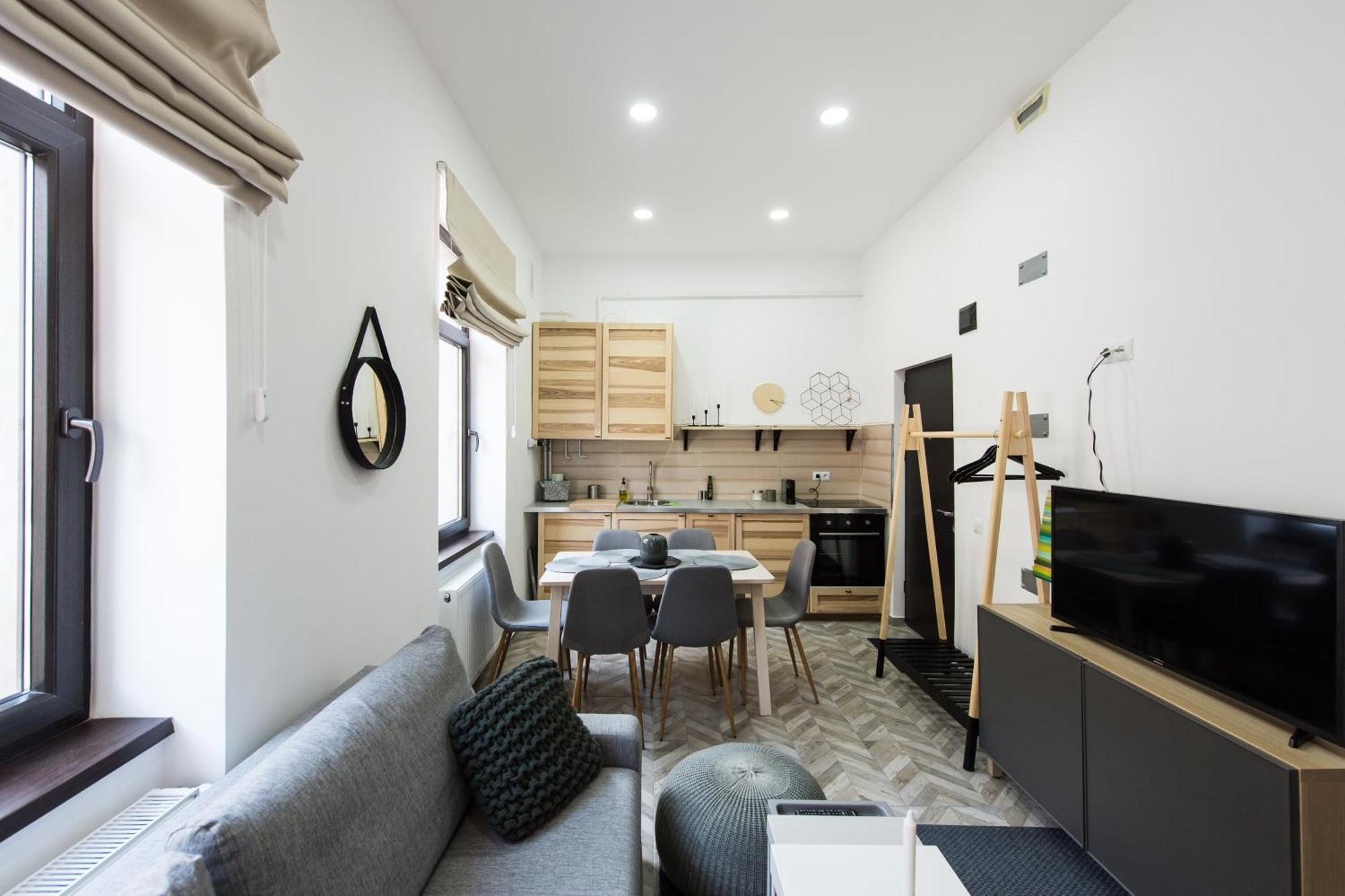 Charming Old Town Flat With Mountain View Apartment Брашов Екстериор снимка