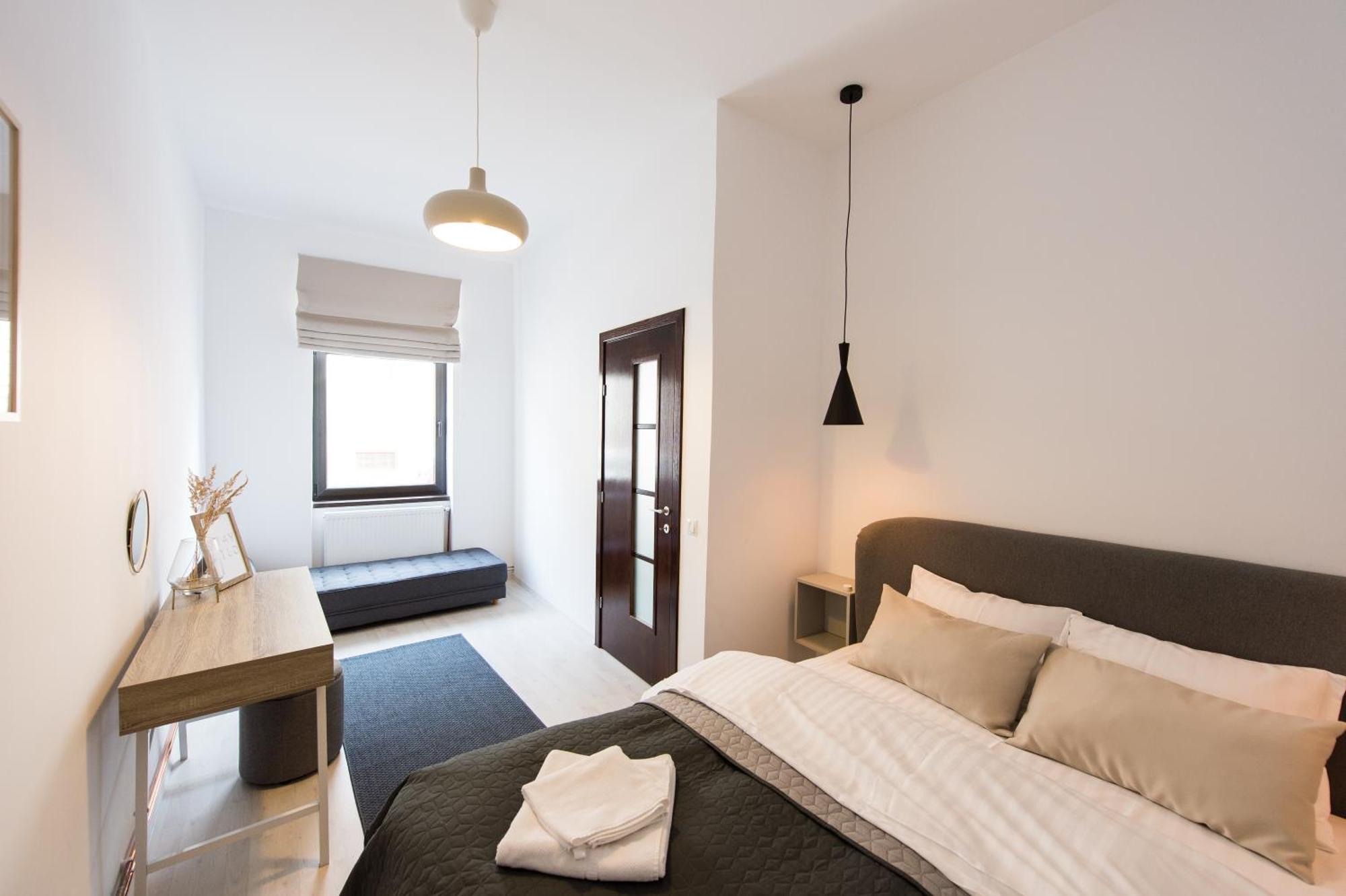 Charming Old Town Flat With Mountain View Apartment Брашов Екстериор снимка