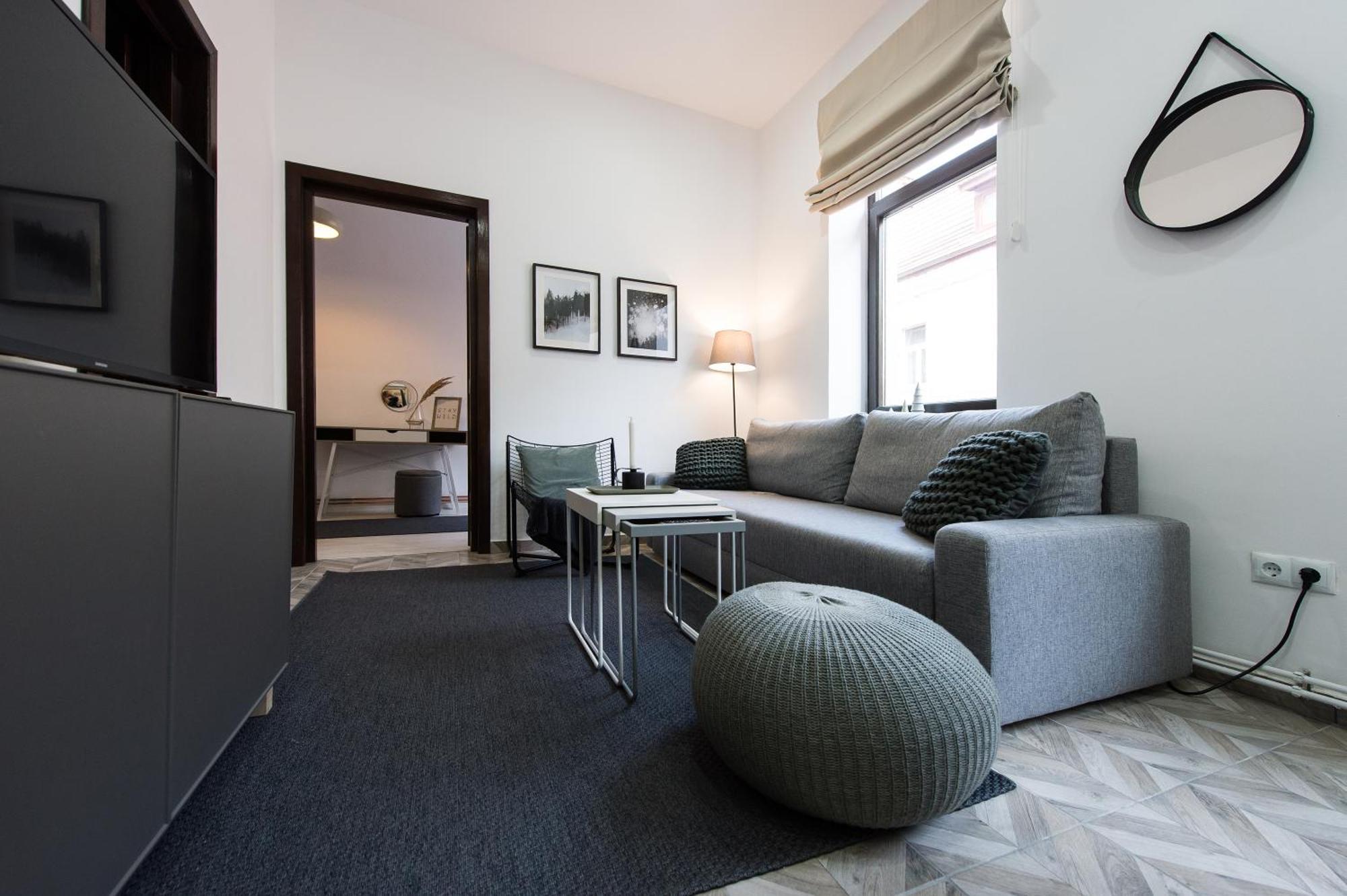Charming Old Town Flat With Mountain View Apartment Брашов Екстериор снимка