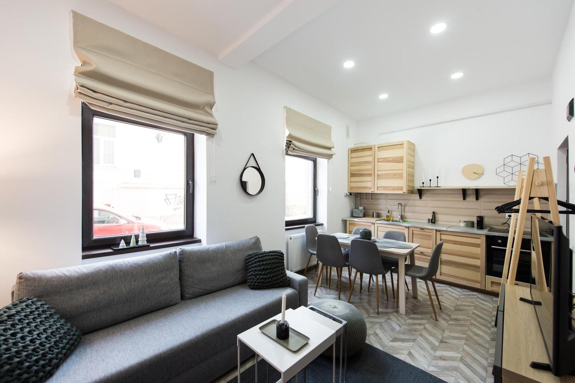 Charming Old Town Flat With Mountain View Apartment Брашов Екстериор снимка