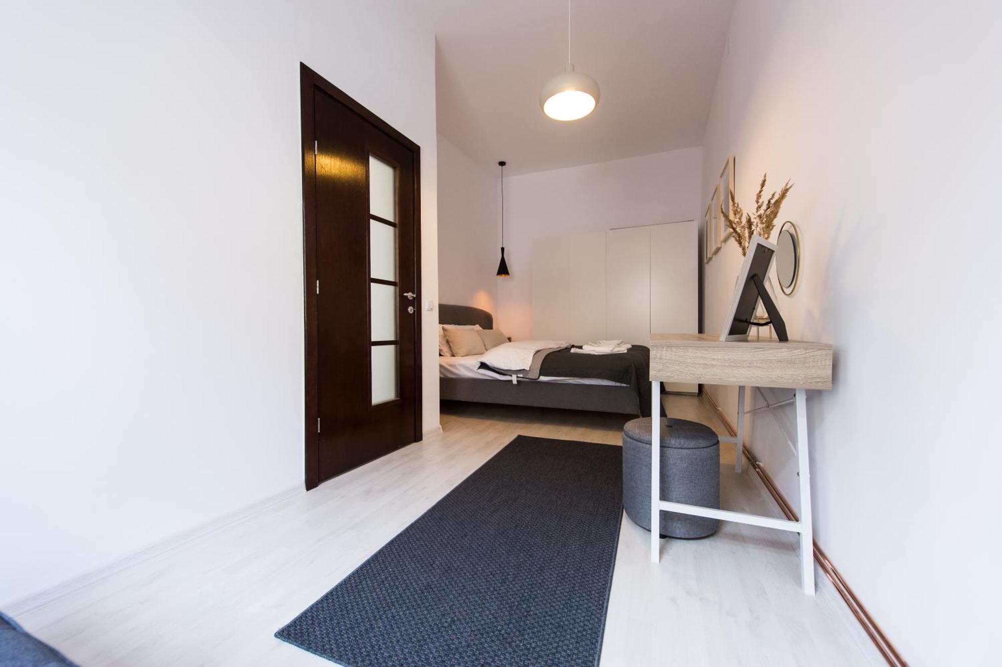 Charming Old Town Flat With Mountain View Apartment Брашов Екстериор снимка