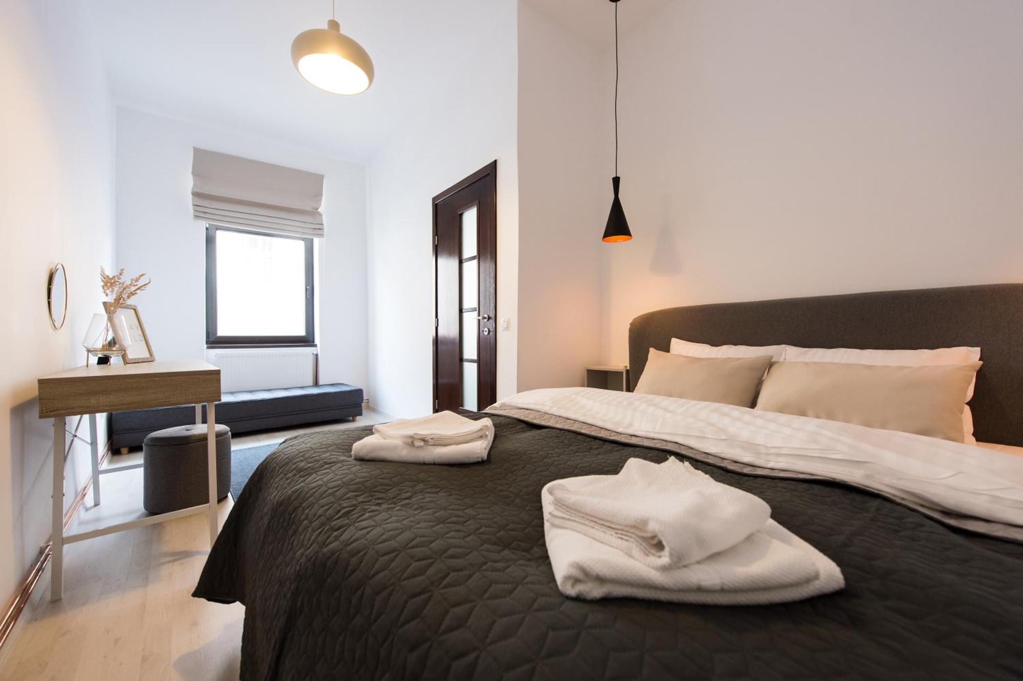 Charming Old Town Flat With Mountain View Apartment Брашов Екстериор снимка
