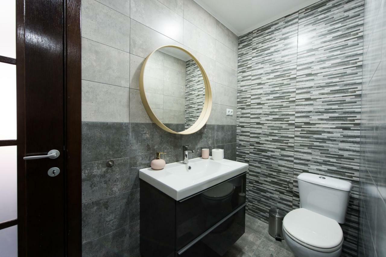 Charming Old Town Flat With Mountain View Apartment Брашов Екстериор снимка